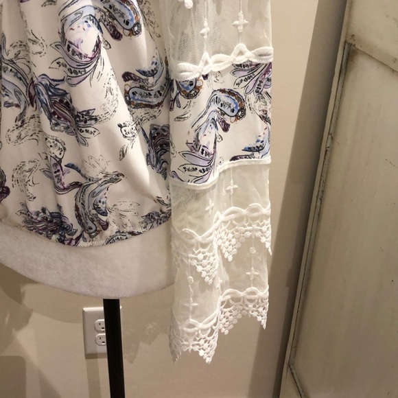 White House Black Market top. Never worn - Picture 4 of 6